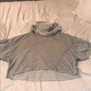 Cropped Hooded grey short sleeve top!